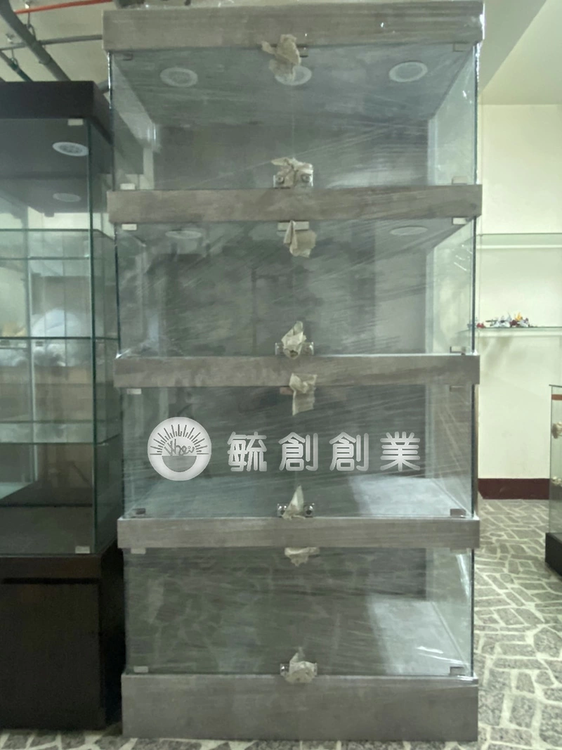 GK模型展示櫃,公仔玻璃櫃(清水模色系)